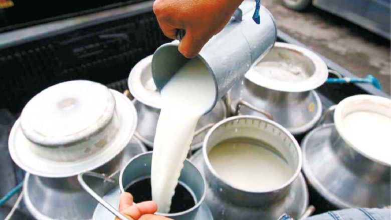 दूधको मूल्य घट्दा जिल्लाका किसान चिन्तित