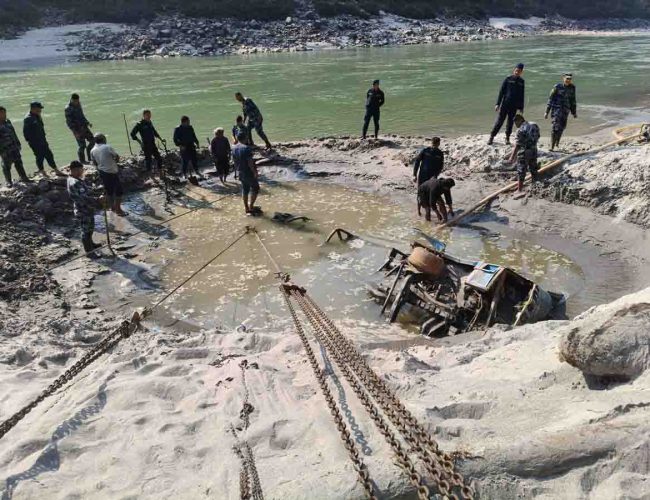 सिमलताल बस दुर्घटनाः त्रिशूलीमा अवशेष निकाल्ने काम पाँचौँ दिनसम्म जारी